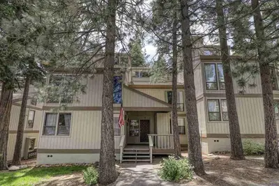 Image de Kings Beach 2 bed townhouse minutes from Lake Tahoe and Northstar