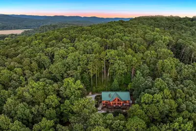 Image de Secluded Lodge w\/Mountain Views, Hot Tub, Firepit & Game Room~2miles to Helen, Ga