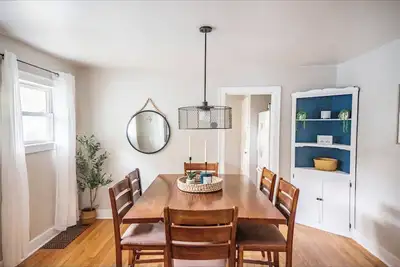 Image de Entire Home In Downtown Valparaiso!