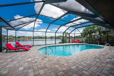 Image de \nSerine & Peaceful luxury waterfront pool villa. Perfect location