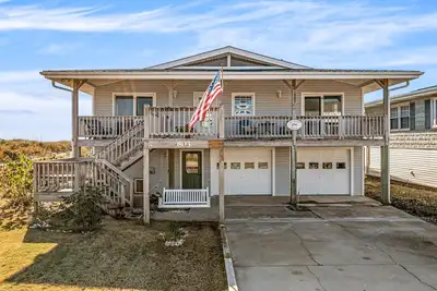Image de  \"Seasharp Repeat\" - Oceanfront Home, 4 Bedrooms / 2 Bathrooms