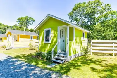 Image de 4 Min Drive to Bayside Beaches!