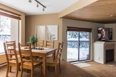 Image de Family Staycation Retreat with Heated Year Round Pool, Walk to Beach, Sleeps 7