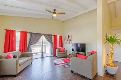 Image de Beautifully Renovated 3 Bedroom Home with 2 Bathrooms Centrally Located