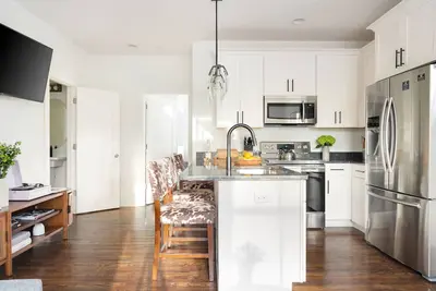 Image de Hart Suite 10 by AvantStay | Gorgeous Town House w/ Modern Amenities!