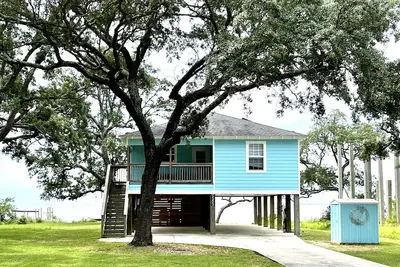 Image de 1 Acre Private Beach & Pier, Family & Pet Friendly Home