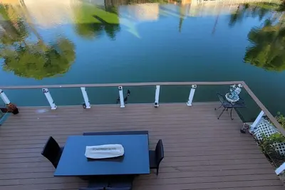 Image de Lakefront 3 Bedroom house with breath taking views