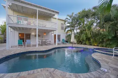 Image de Single Family Home with heated pool & hot tub close to Village & Beach- Sleeps 8