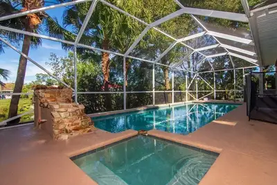 Image de Private 4\/3 Beach Getaway; Heated Pool & Spa!