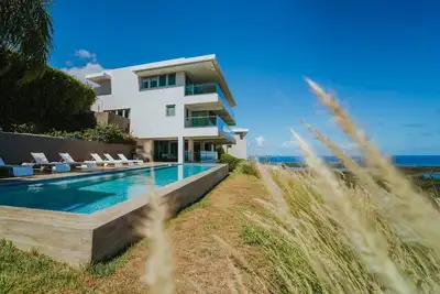 Image de Pool, Walk out Patio Area w\/ Kitchen, Great for Families, Wifi, Large Villa, Close to Seven Seas Beach