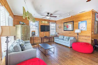 Image de Epic Location Near Duval, Private Hot Tub, Parking