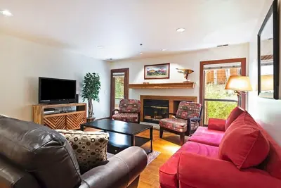 Image de Stunning Location - 2bdr Condo Retreat!
