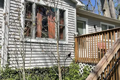 Image de Pet friendly Nature Cottage: deck, trails, fire pit, creek, & historic district