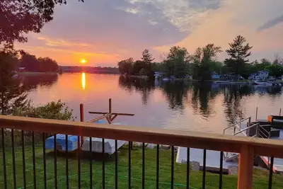 Image de Fully renovated luxury waterfront cottage