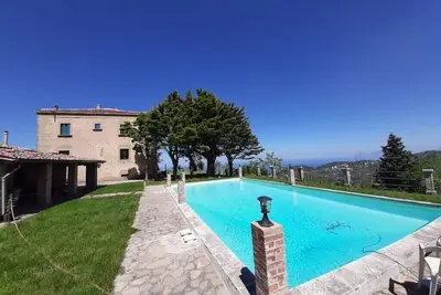 Villa from the 1700s between the sea and Nebrodi Park at 700 m above sea level.