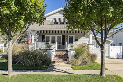 Image de Entire Home, 2 Blocks to Beach, Lots of amenities, beach badges & Ev charger.