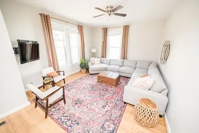 Image de Candy Apple: Family Friendly Downtown Lyh Getaway