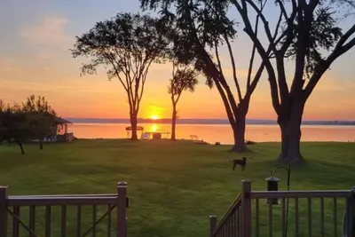 Image de Beautiful Sunrises and Lakefront Views!