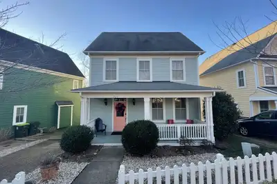 Image de Cheerful 4-bedroom Home, Walking Distance from Uva