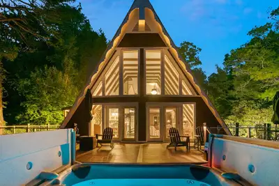 Image de Breathtaking views, hot tub, game rom, close to pkwy in Little Switzerland🇨🇭