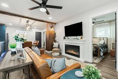 Image de Gatsby 2 Bedroom Historic Downtown | Golf Course