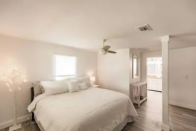 Charming home with amazing location! !