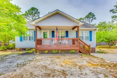 Image de Reel Beach Therapy Pet Friendly Quiet Neighborhood