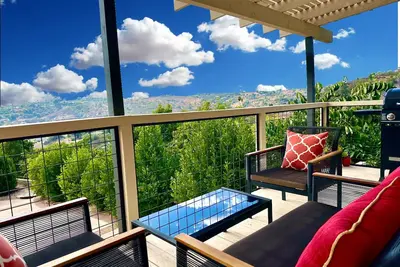 Image de Hilltop Penthouse Cottage with Sweeping Views