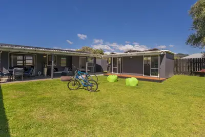 Image de Walk to the Water - Whangamata Holiday Home