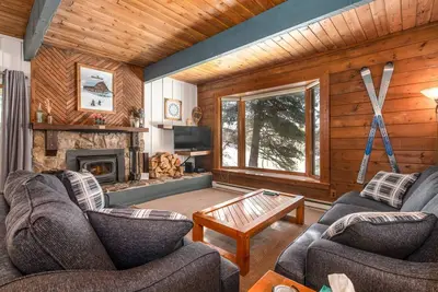Image de Walk 240 yds to Resort+Steps to Hot Tub/Free Town/Ski Bus-Wood Stove/Cabin Like Setting-Covered Deck
