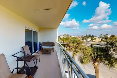 Image de Stay Across from Johns Pass Village. Heated Pool. Direct Beach Access. Secure Building.