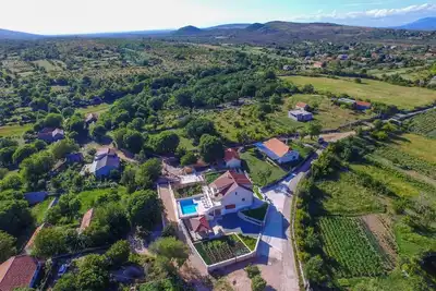 Image de Maison confortable Ă Unesic avec sauna