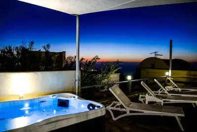 Cycladic apartment with jacuzzi