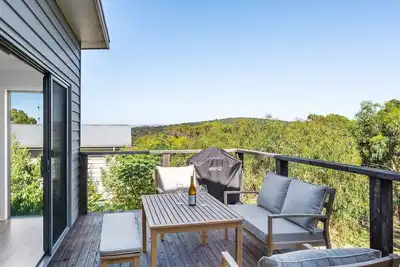 Image de Nazaré - contemporary coastal escape