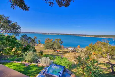 Image de Lakeshore Luxe | 4br, Lake, Hot Tub