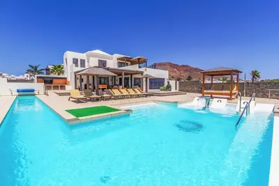 Image de Villa Buddha - Luxury villa with heated pool, hot tub, gym equipment and more!