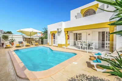 Image de Villa Arines - Quatre Chambres Villa, Couchages 6