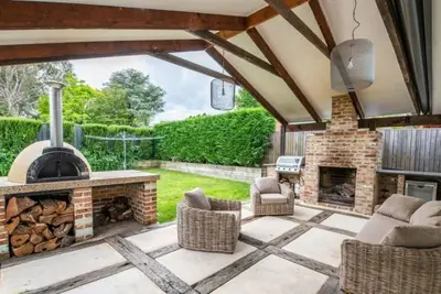 Image de Benview Cottage - Large Living Areas, Sleeps 8, Cbd