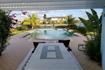 Image de Beautiful Townhome on canal with dock slip, 2 min drive to the beach