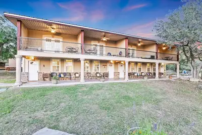 Image de Private Lakeview Resort / Sleeps up to 25 / Pet Friendly
