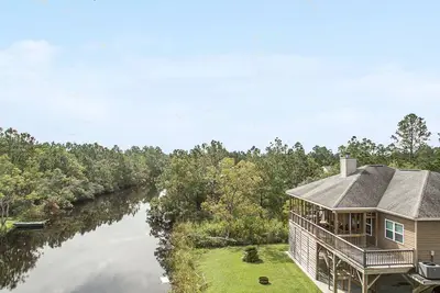 Image de Waterfront getaway at Rockheart Retreat! !