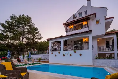Image de New - 3 Bedroom Nice and cosy Private villa at hisarönü center By Solo Villa