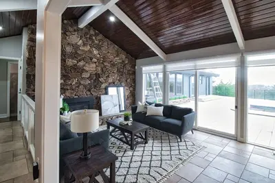 Image de 3 bedroom great view of ocean, close to all highways
