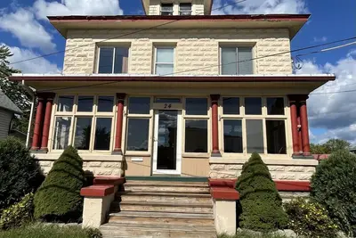 Image de Newly Renovated Waterfront Home with Protected Boat Slip in Alexandria Bay Ny.