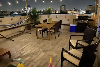 Image de Private Rooftop Terrace - Amazing Views - 3 Bed Apt in Bushwick