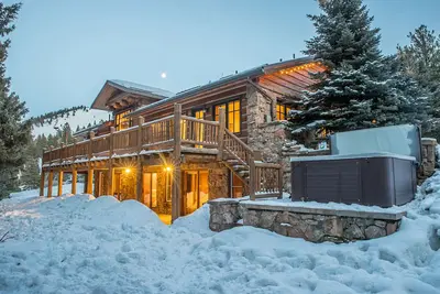 Image de Your Own Winter Wonderland! Gorgeous Custom Home, Hot Tub, Sleeps 10!