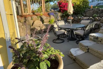 Image de Gorgeous Garden Getaway, Near Cafes, Parks