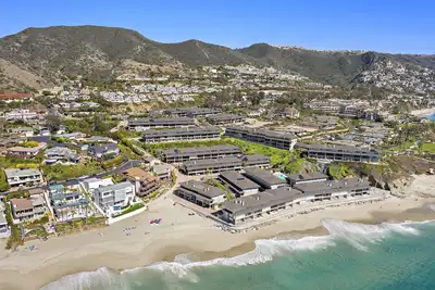Image de Oceanfront townhome Victoria Beach Walk to the Montage
