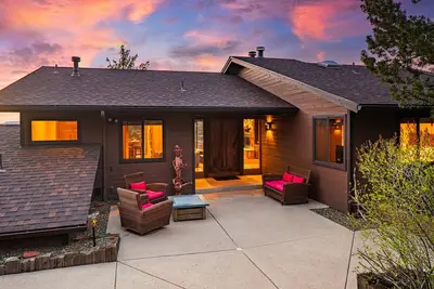 Image de Rustic Roost-Outdoor Firepit-Western Decor-Views!