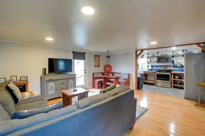 Image de Ocean-Themed Westport Home: Bike to Ocean!